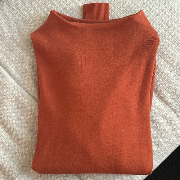 Banana Republic Mock Neck Sweater - Picture 4 of 5